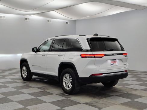 Used 2023 Jeep Grand Cherokee Laredo AWD/4WD image 8