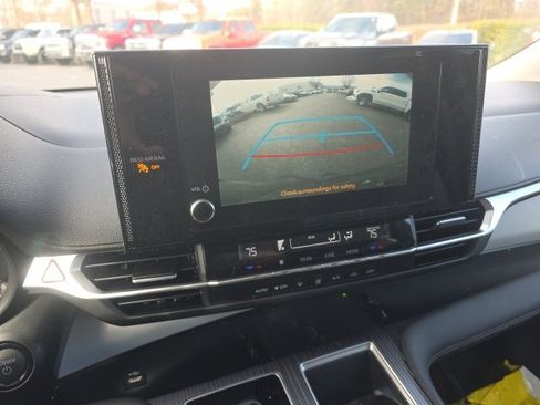 Used 2025 Toyota Sienna LE image 13