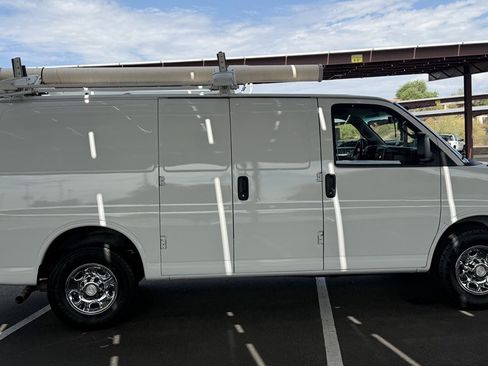 Used 2018 Chevrolet Express 2500 w/ Driver Convenience Package RWD image 7