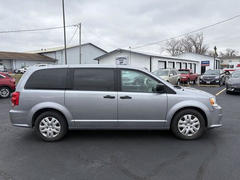 Used 2020 Dodge Grand Caravan SE image 9