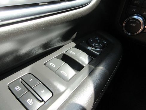 Certified 2023 GMC Yukon XL SLT AWD/4WD image 32