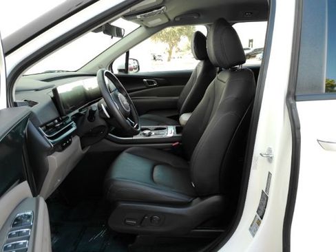 Used 2026 Kia Carnival LXS FWD image 14
