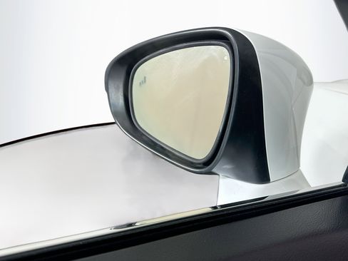 Used 2013 Lexus ES 300h Hybrid w/ Luxury Pkg image 16