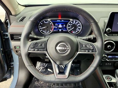 Used 2025 Nissan Sentra SR w/ SR Premium Package FWD image 14