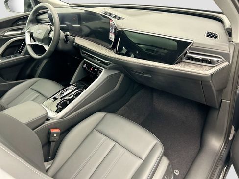 Used 2025 Audi Q5 Premium AWD/4WD image 16