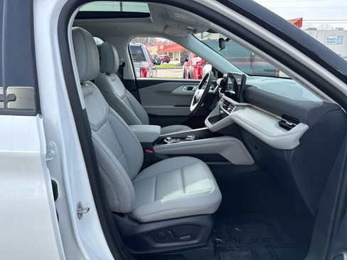 New 2026 Ford Explorer Active w/ Active Comfort Package image 32