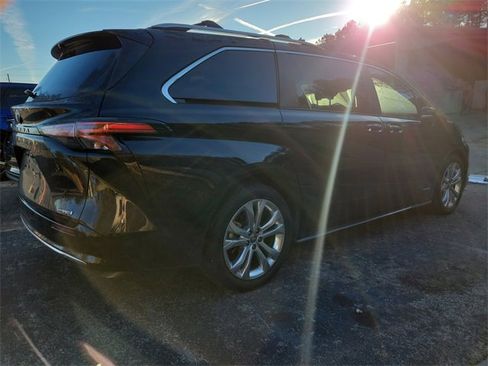 Used 2021 Toyota Sienna Platinum image 6