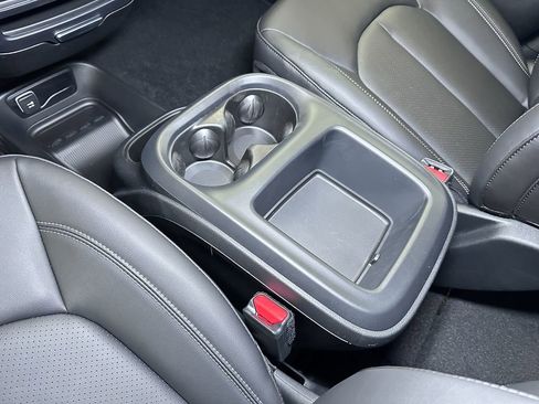 New 2026 Chrysler Pacifica Select image 38