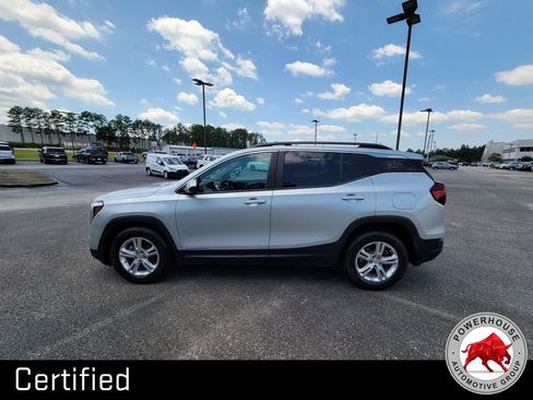 Used 2022 GMC Terrain SLE w/ Driver Convenience Package FWD image 2