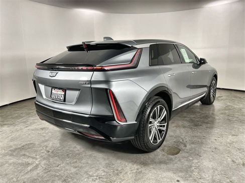 Used 2026 Cadillac Lyriq Premium Luxury image 8