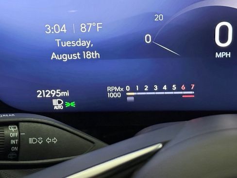 Used 2025 Buick Enclave Preferred w/ Power Package FWD image 18
