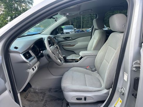 Used 2018 GMC Acadia SLE FWD image 9