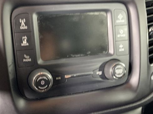 Used 2018 Jeep Compass Latitude image 12