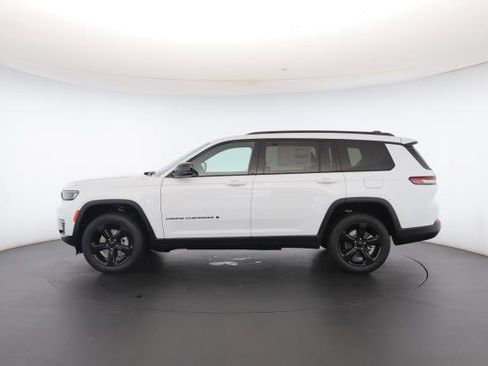 New 2025 Jeep Grand Cherokee L Limited w/ Black Appearance Package image 19