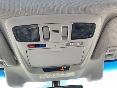 Used 2017 Subaru Outback 3.6R Limited image 29