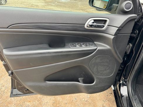 Used 2020 Jeep Grand Cherokee Altitude image 10