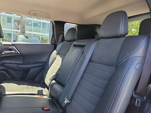 Used 2024 Mitsubishi Outlander SE FWD image 14