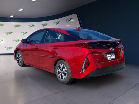 Used 2018 Toyota Prius Prime Premium image 4