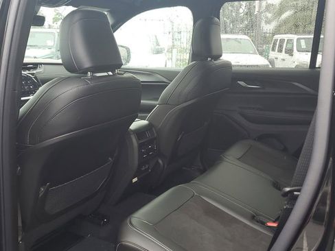 New 2025 Jeep Grand Cherokee Altitude image 15