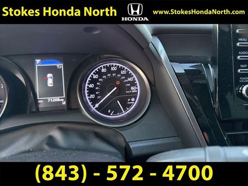 Used 2022 Toyota Camry SE FWD image 1