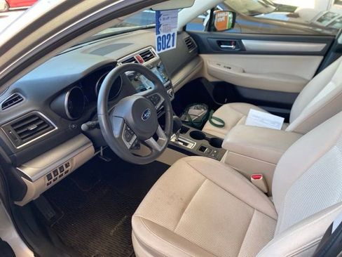 Used 2017 Subaru Outback 2.5i Premium AWD/4WD image 29