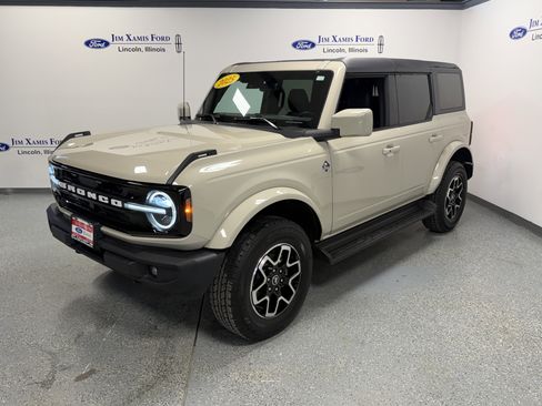 Used 2025 Ford Bronco Outer Banks image 3