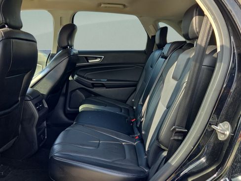 Used 2018 Ford Edge Titanium w/ Ford Safe & Smart Package FWD image 10