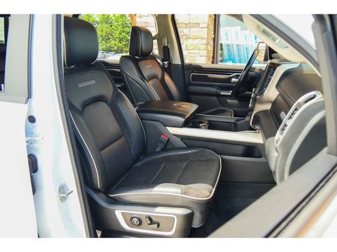 Used 2022 RAM 1500 Laramie AWD/4WD image 15