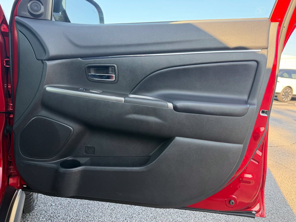 Used 2025 Mitsubishi Outlander Sport SE AWD/4WD image 29