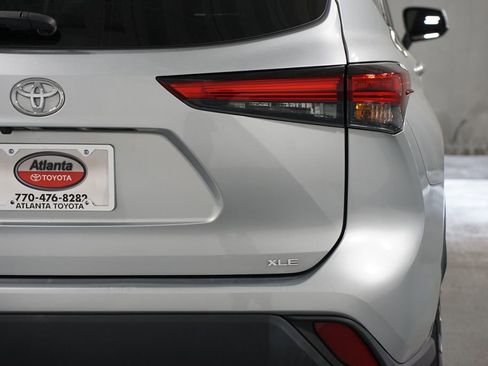 Used 2023 Toyota Highlander XLE image 10