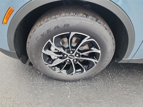 New 2025 Lincoln Nautilus Premier image 9