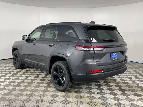 New 2025 Jeep Grand Cherokee Altitude image 21