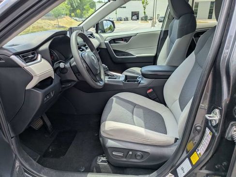 Used 2020 Toyota RAV4 XLE FWD image 16
