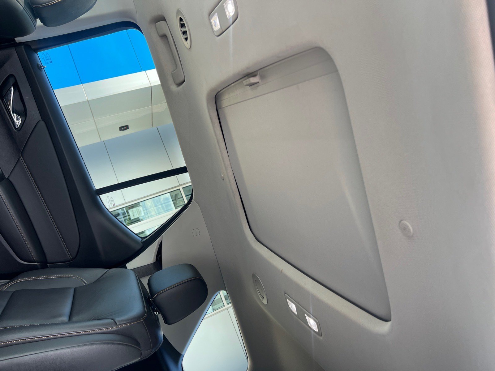 Used 2020 Chevrolet Traverse LT w/ LT Premium Package FWD image 16