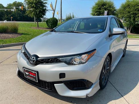 Used 2017 Toyota Corolla iM w/ All-Weather Mat Package FWD image 5