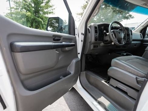 Used 2021 Nissan NV 3500 SV RWD image 12