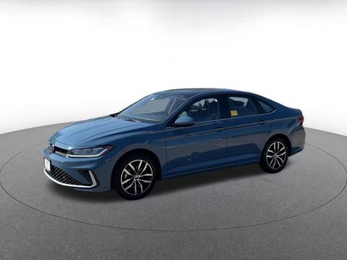 Used 2025 Volkswagen Jetta SE image 8