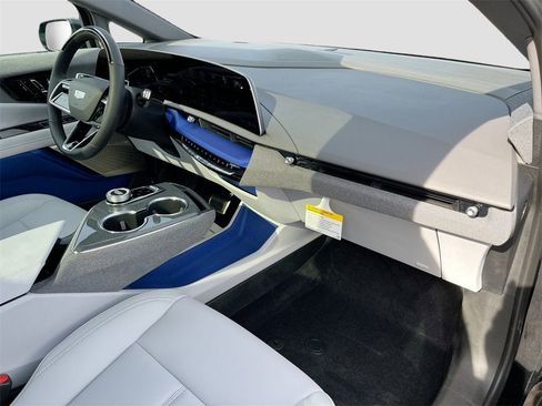 New 2026 Cadillac Optiq Luxury 1 image 30