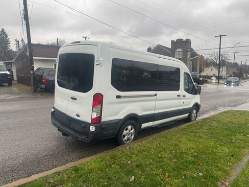 Used 2017 Ford Transit 350 XLT image 4