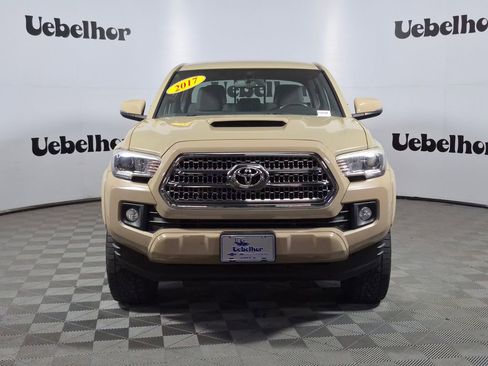 Used 2017 Toyota Tacoma TRD Sport w/ Tow Package (A/T) image 2