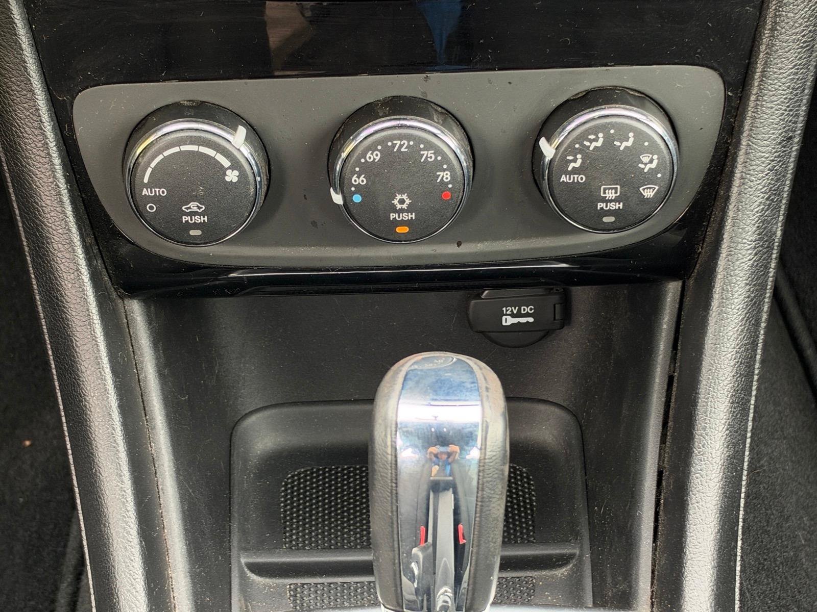 Used 2012 Chrysler 200 Touring FWD image 9