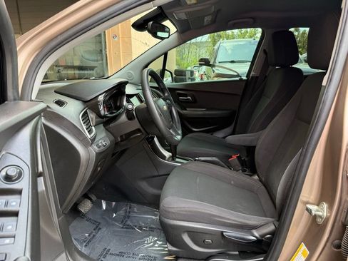 Used 2018 Chevrolet Trax LS FWD image 9