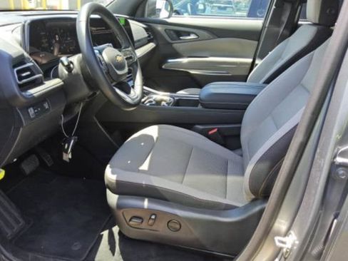 Used 2026 Chevrolet Traverse LT w/ Driver Confidence Package FWD image 3