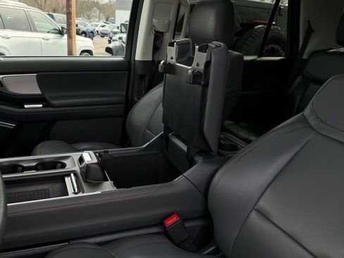 Used 2025 Ford Expedition Active image 36