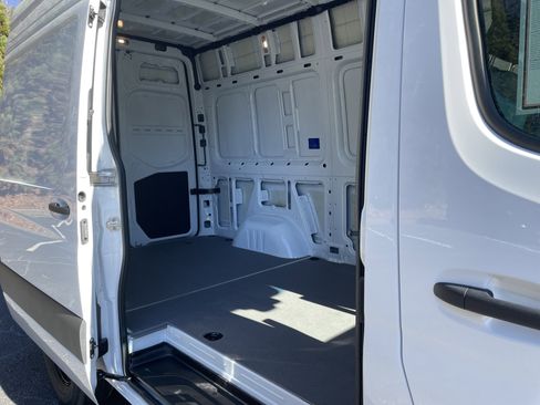 New 2025 Mercedes-Benz Sprinter 2500 image 8