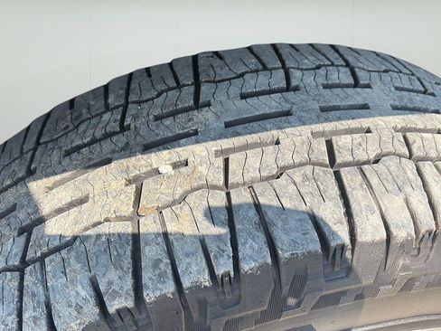 Used 2017 GMC Sierra 2500 Denali w/ Duramax Plus Package AWD/4WD image 9