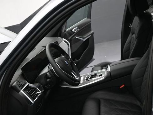 Used 2026 BMW X5 xDrive40i w/ Climate Comfort Package image 15