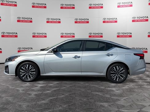 Used 2024 Nissan Altima 2.5 SV image 6