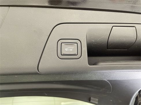 Certified 2022 Buick Envision Essence w/ Sport Touring Package image 16