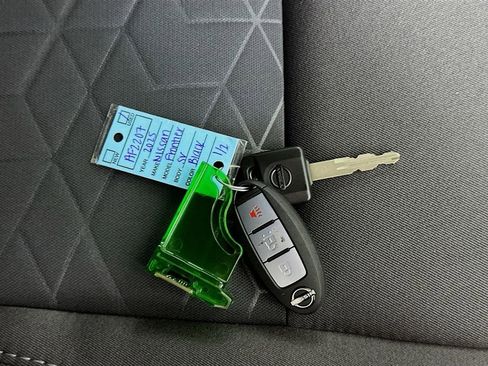 Used 2025 Nissan Frontier SV image 34